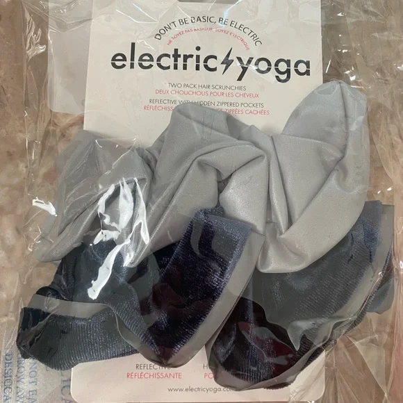 REFLECTIVE SCRUNCHIES WITH POCKETS - Picture 3 of 4